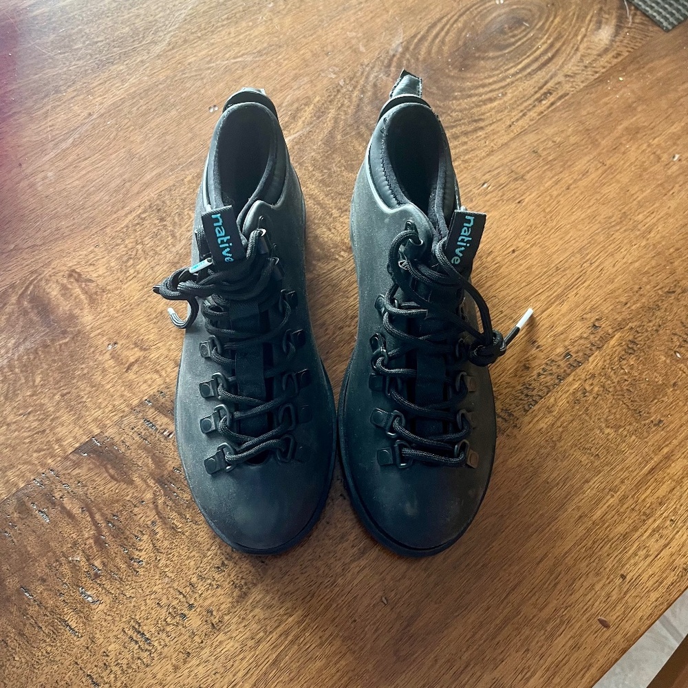 Native Shoes Fitzsimmons CityLite Boots (US W9 /M7)